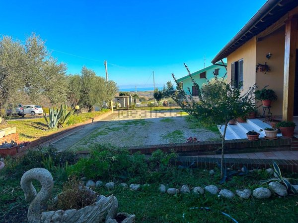 casa indipendente in vendita ad Atri