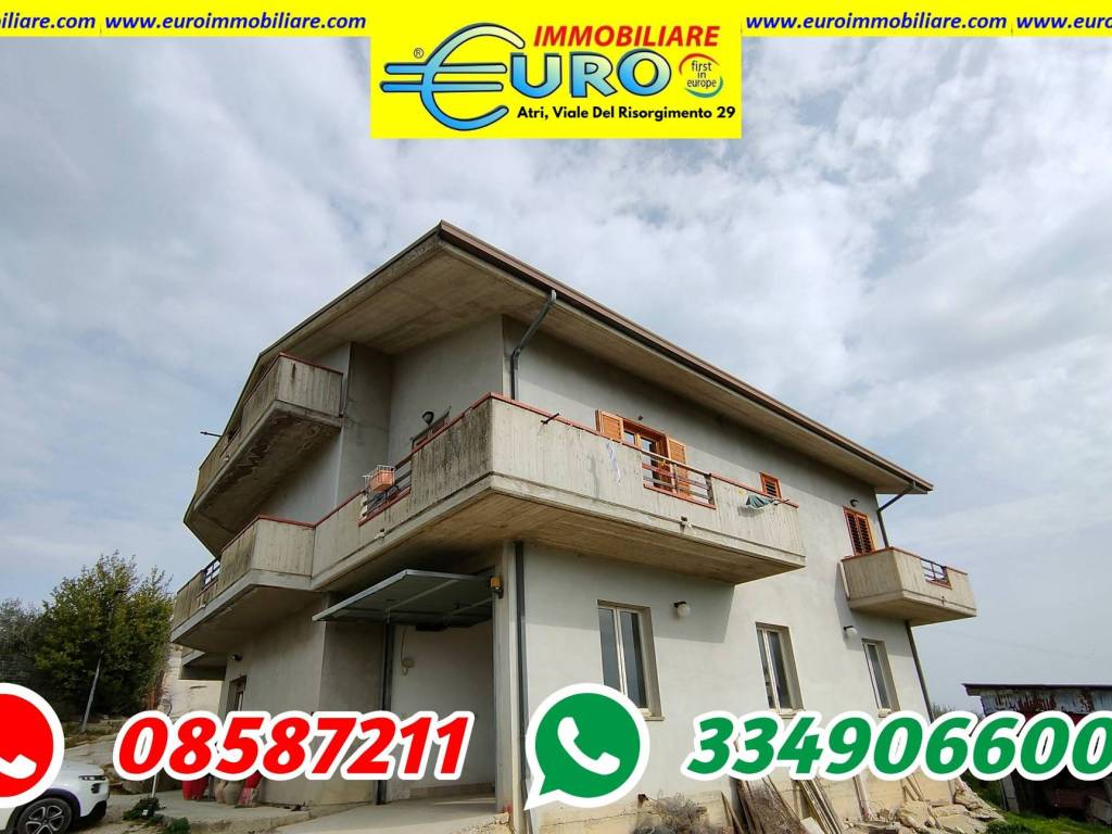 casa indipendente in vendita ad Atri in zona Casoli