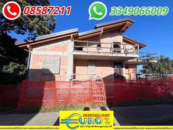 casa indipendente in vendita ad Atri in zona San Giacomo