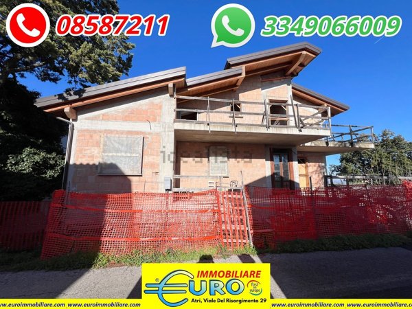 casa indipendente in vendita ad Atri in zona San Giacomo
