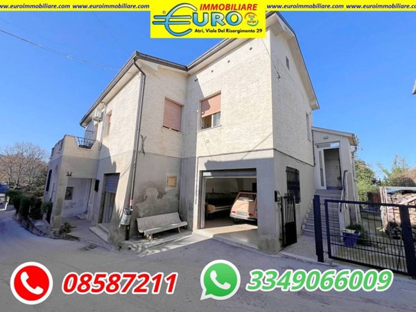 casa indipendente in vendita ad Atri in zona San Giacomo