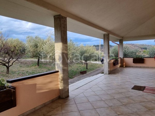 casa indipendente in vendita ad Atri in zona Treciminiere