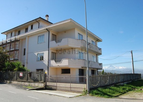 appartamento in vendita ad Atri in zona Casoli