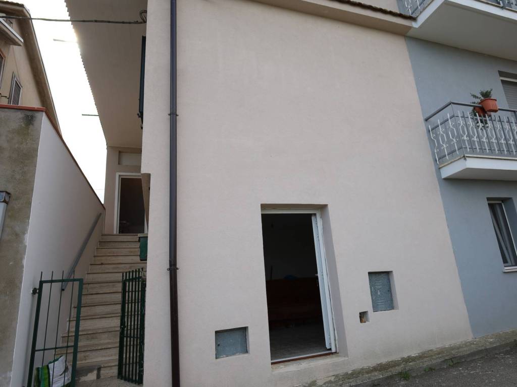 casa indipendente in vendita ad Atri in zona Fontanelle