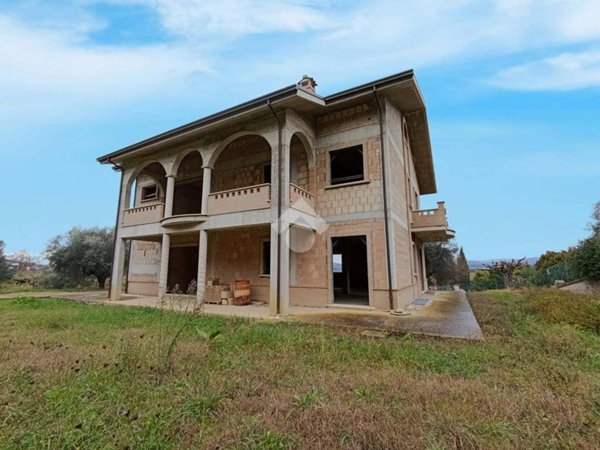 casa indipendente in vendita ad Atri in zona Casoli
