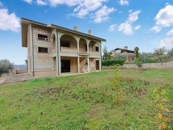 casa indipendente in vendita ad Atri in zona Casoli