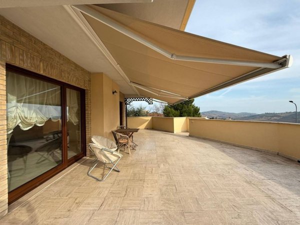 casa indipendente in vendita ad Atri in zona Casoli