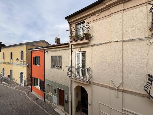 casa indipendente in vendita ad Atri in zona Casoli