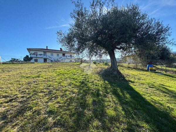terreno edificabile in vendita ad Atri