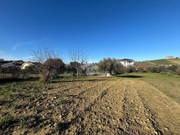 terreno edificabile in vendita ad Atri