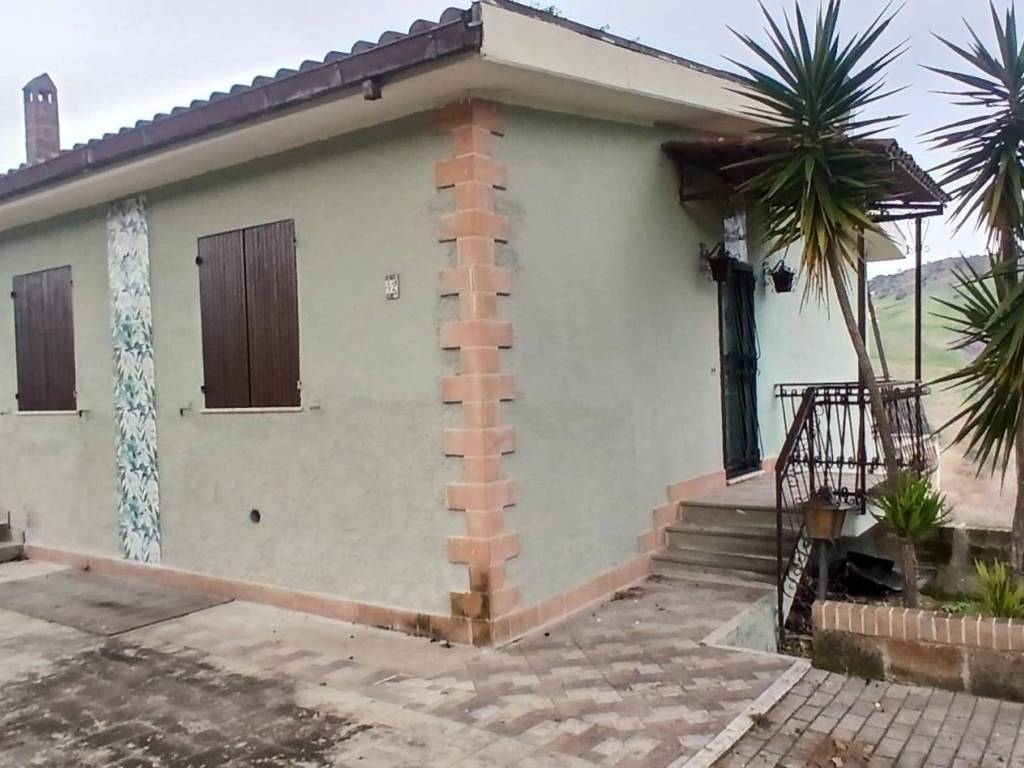 casa indipendente in vendita ad Atri in zona Treciminiere