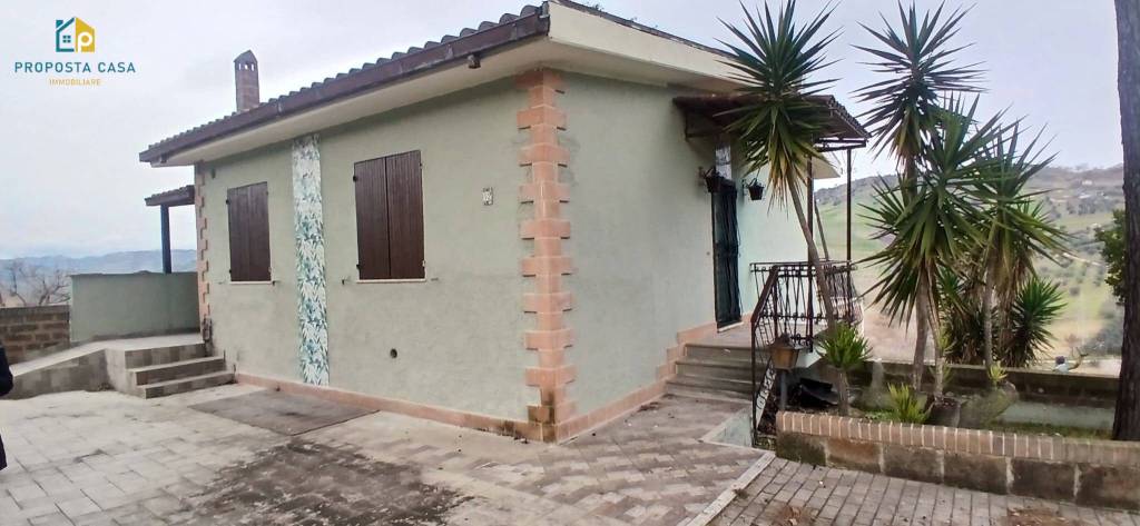casa indipendente in vendita ad Atri in zona Treciminiere