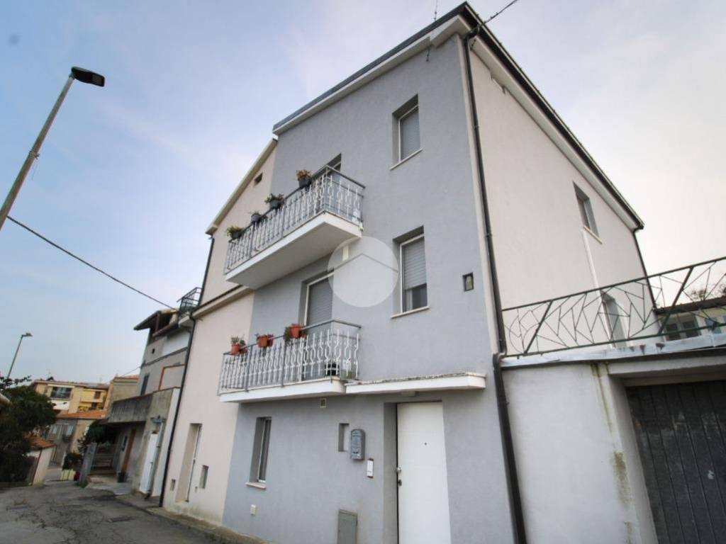 casa indipendente in vendita ad Atri in zona Fontanelle