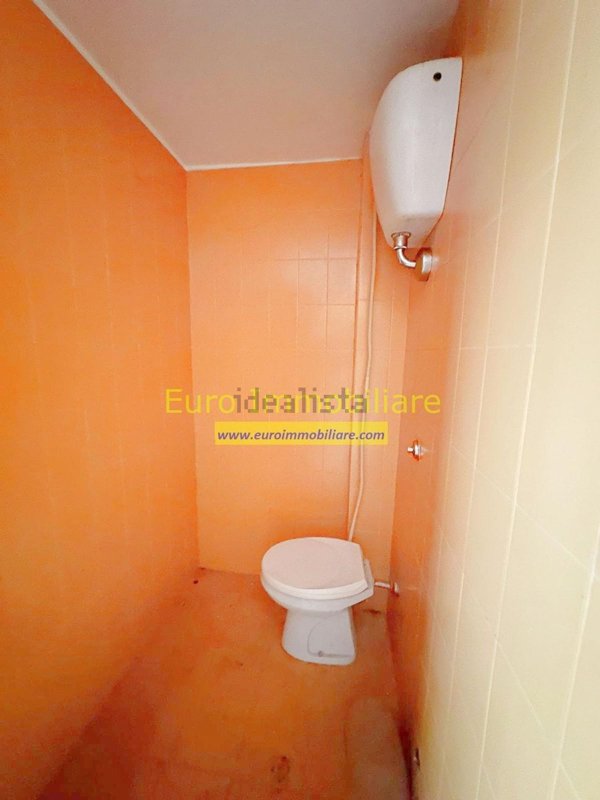 locale commerciale in vendita ad Atri