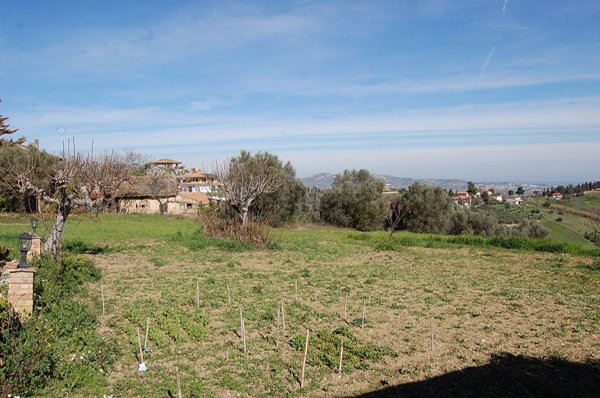 terreno edificabile in vendita ad Atri in zona Casoli