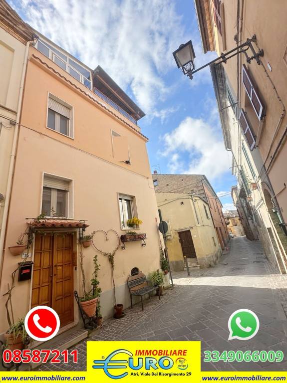 casa indipendente in vendita ad Atri