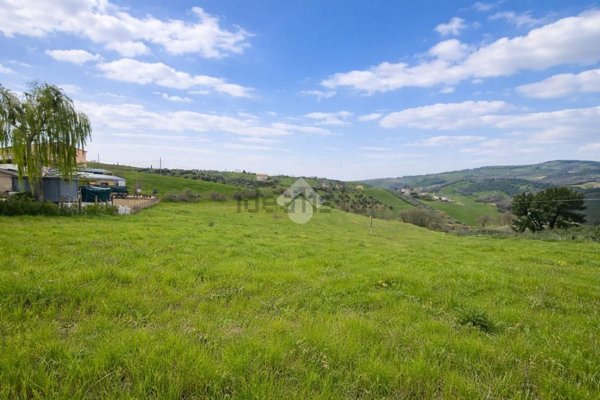terreno agricolo in vendita ad Atri in zona San Giacomo