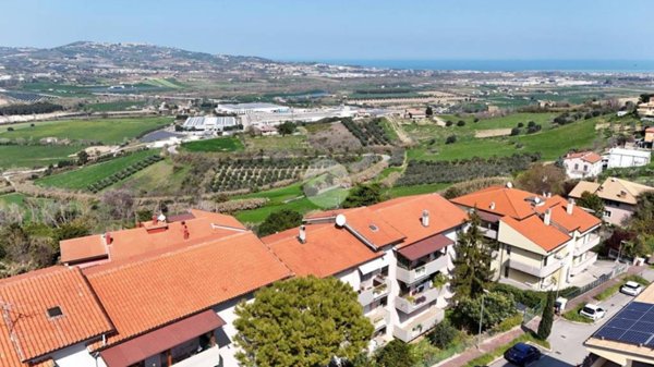 appartamento in vendita ad Atri in zona Casoli