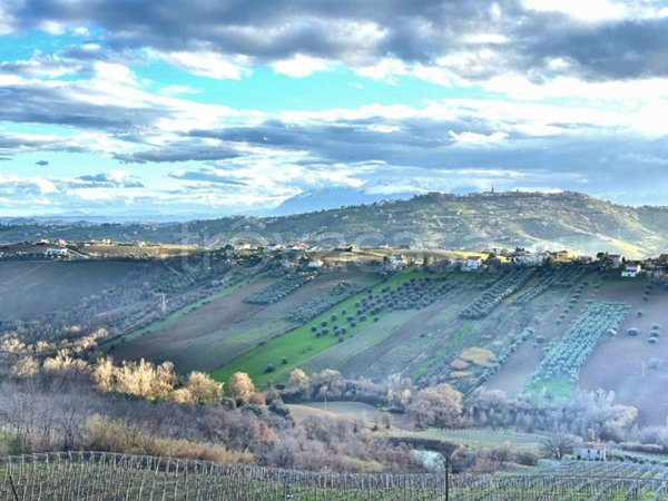 casa indipendente in vendita ad Atri in zona Treciminiere