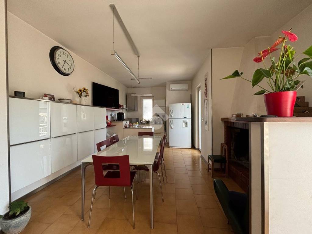 casa indipendente in vendita ad Atri in zona Fontanelle