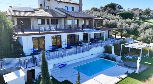 casa indipendente in vendita ad Atri