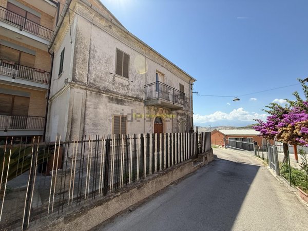 casa indipendente in vendita ad Atri in zona Casoli