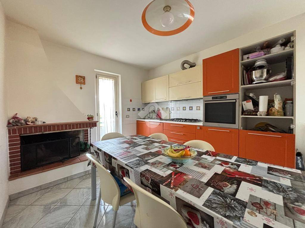 appartamento in vendita ad Atri in zona Casoli