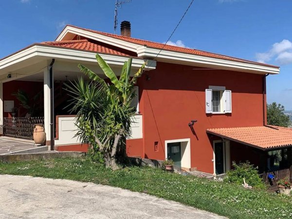 casa indipendente in vendita ad Atri