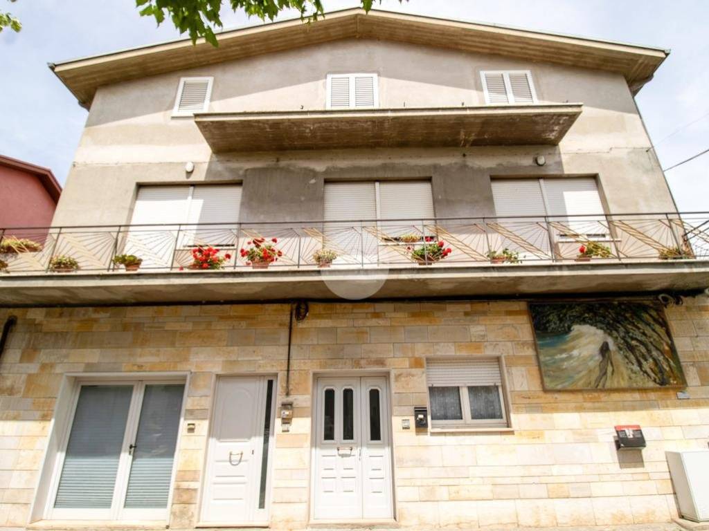 appartamento in vendita ad Atri in zona Casoli