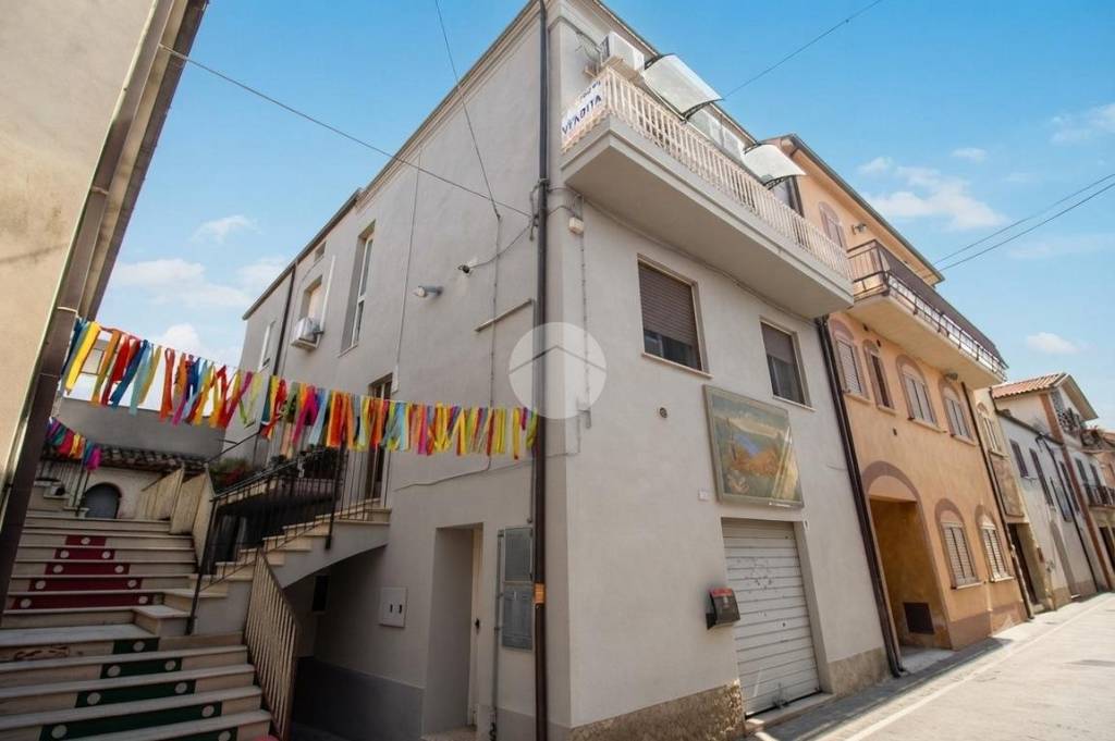 appartamento in vendita ad Atri in zona Casoli