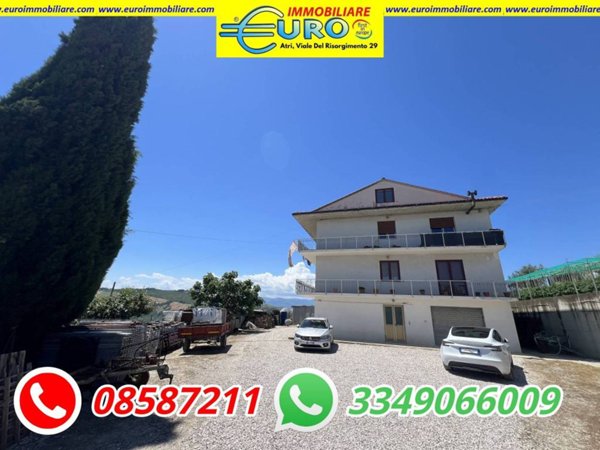 appartamento in vendita ad Atri in zona Treciminiere