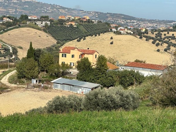 appartamento in vendita ad Atri in zona Santa Margherita