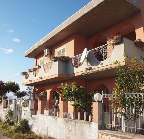 casa indipendente in vendita ad Atri in zona Santa Margherita