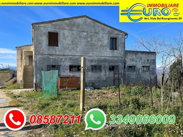 casa indipendente in vendita ad Atri in zona Santa Margherita