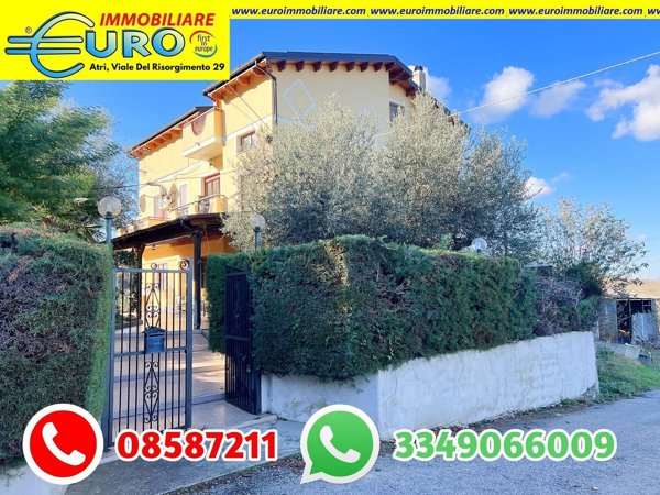 casa indipendente in vendita ad Atri in zona Santa Margherita