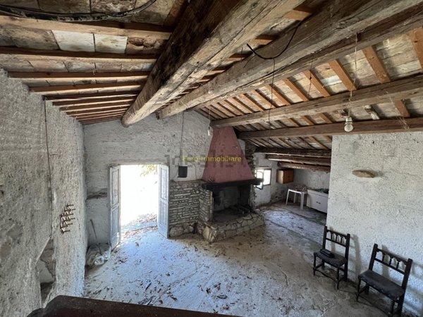 casa indipendente in vendita ad Atri in zona Treciminiere