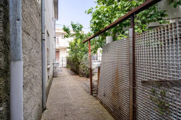 casa indipendente in vendita ad Atri in zona Casoli