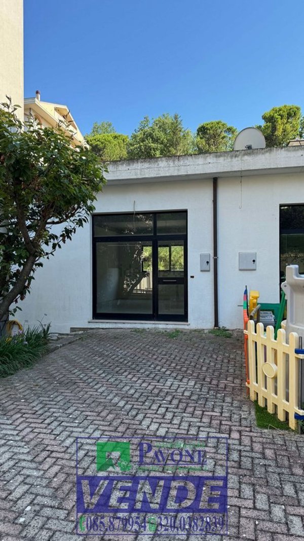 locale commerciale in vendita ad Atri