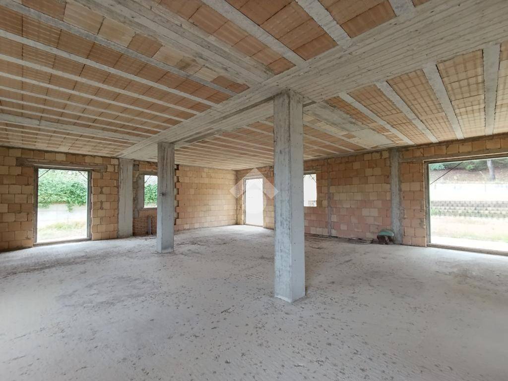 casa indipendente in vendita ad Atri in zona Casoli