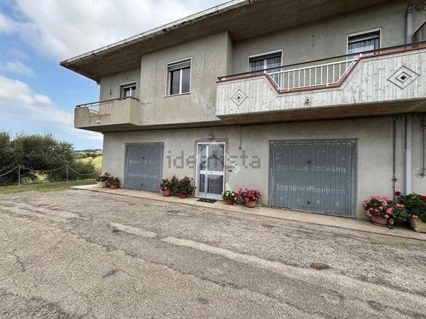 appartamento in vendita ad Atri in zona Casoli