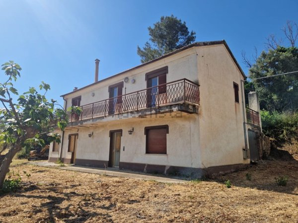 casa indipendente in vendita ad Atri in zona Casoli