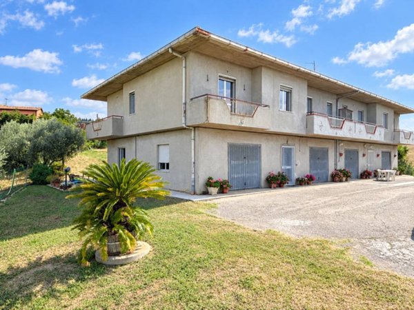 casa indipendente in vendita ad Atri in zona Casoli