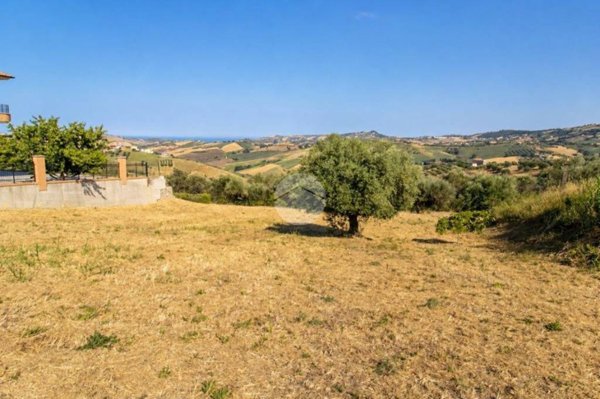 terreno edificabile in vendita ad Atri in zona Casoli