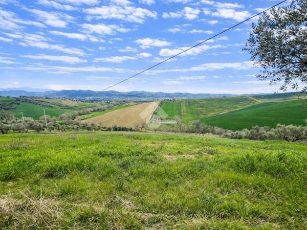 terreno agricolo in vendita ad Atri in zona San Giacomo