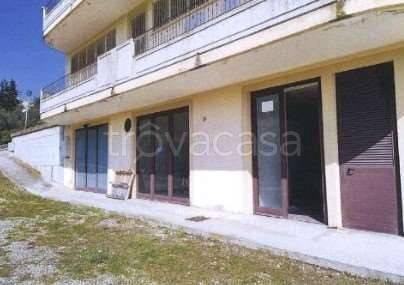 appartamento in vendita ad Atri in zona Casoli