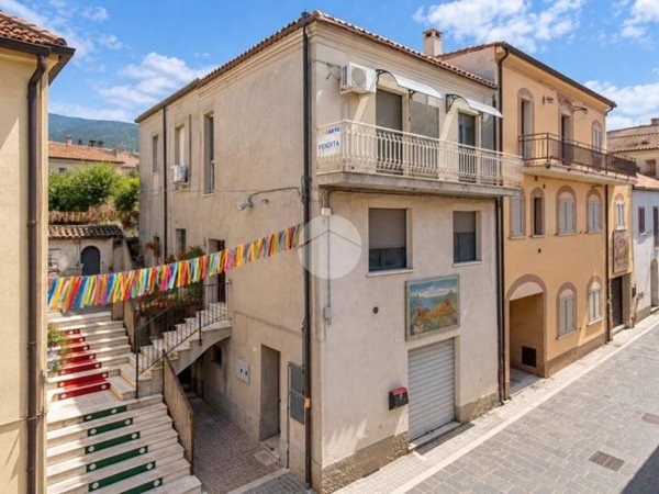 appartamento in vendita ad Atri in zona Casoli