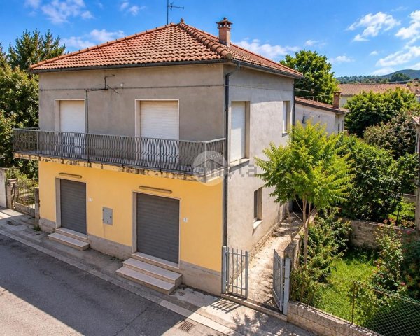 casa indipendente in vendita ad Atri in zona Casoli
