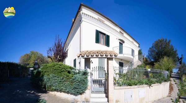 casa indipendente in vendita ad Atri