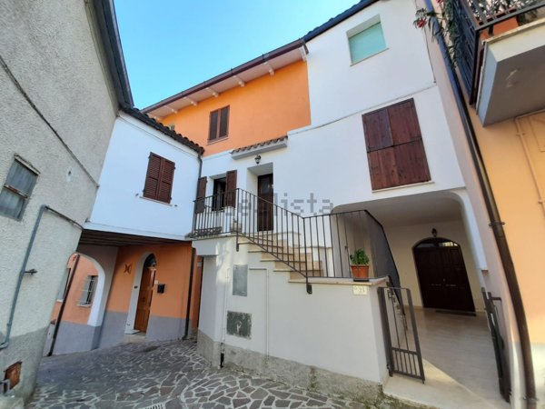 casa indipendente in vendita a Basciano