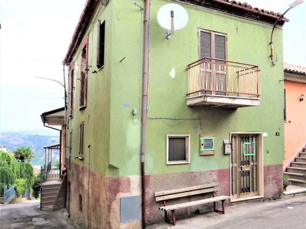 casa indipendente in vendita a Basciano